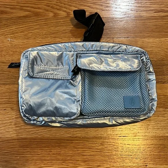 Free People Courtside Cargo Sling Bag NEW - Picture 10 of 17
